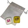 Dos dados de posturas para chicas y de lugares con su bolsita