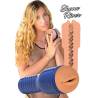 Shona River, actriz de Private, con su masturbador de boca