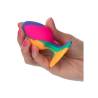 CalExotics Cheeky Medium Tie-Dye sujeto con la mano
