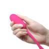 Pretty Love Julius rosa, huevo vibrador, en la mano