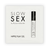 Slow Sex Nipple Play Gel monodosis, sobre blanco