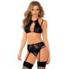 Set sujetador, liguero y tanga Queen Lingerie en negro, modelo de frente con medias