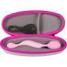 Femintimate Universal Massager rosa dentro de su estuche rígido