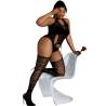 Bodystocking plus size Moonlight modelo 2, modelo sentada de frente con medias de encaje