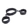 Hogtie Ohmama Fetish de collar y esposas negro, de frente