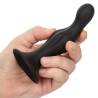 CalExotics Silicone Anal Ripple Kit, plug negro en la mano