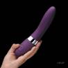 LELO Elise 2 Plum sostenido en una mano