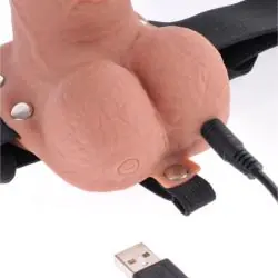 Fetish fantasy series - arnes ajustable pene realistico con testiculos recargable y vibrador 17.8 cm