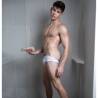 Reno Gold en la ducha con su dildo