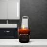 Vela Black Diamond encendida en un baño