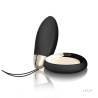 LELO Lyla 2 negro junto a su mando en vista lateral