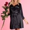 Bata de satén negra Livco Corsetti Ariladyen, detalle del escote de encaje con una rosa