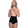 Multi Pull-Up Bye Bra con cubrepezón, modelo con las manos en el pecho