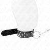 Collar Kink con remaches y anilla negro puesto en un maniquí, de frente