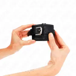 Kink - muñequeras negro con hebilla de diamantes de imitación ajustable 25-32 cm x 5.5 cm Kink - muñequeras negro con hebilla de diamantes de imitación ajustable 25-32 cm x 5.5 cm