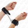 Muñequeras Kink estilo serpiente negras puestas en las muñecas