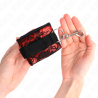 Muñequeras Kink diseño escándalo, detalle del encaje rojo y el cierre