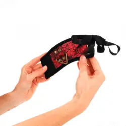 Kink - muñequeras diseño escándalo rojo-negro detalle lazo 24.5 cm x 6.5 cm Kink - muñequeras diseño escándalo rojo-negro detalle lazo 24.5 cm x 6.5 cm