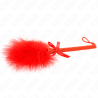 Detalle de plumas Kink con mango de cuerda y lazo rojo