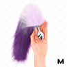 Plug anal Kink talla M con cola violeta, sostenido en la mano