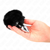 Plug Kink con cola de conejo negro, sostenido en la mano