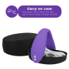 We-Vibe Sync Go violeta dentro de su estuche de transporte negro