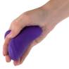Envy morado en la mano