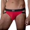 Suspensorio Macho MX22 rojo, vista frontal con modelo, toma 2