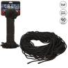 Scandal BDSM Rope 50 m negra, rollo con cartón junto a la cuerda extendida y sellos de 164 pies
