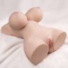 Xise Tiny, torso femenino visto de lado en diagonal