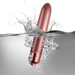 Rocks-Off Touch of Velvet Rose Gold en el agua