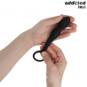 Addicted Toys modelo 3, plug curvo con anillo, en la mano
