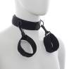 Hogtie Ohmama Fetish de collar y esposas, puesto sobre un maniquí