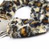 Esposas metálicas Ohmama Fetish con peluche, detalle del pelo de leopardo