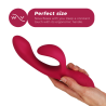 We-Vibe Nova 2 sostenido en la mano