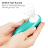 Womanizer Starlet 3 turquesa en la mano con ondas Pleasure Air
