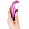Detalle de la boquilla del Womanizer Starlet 3 violeta en la mano
