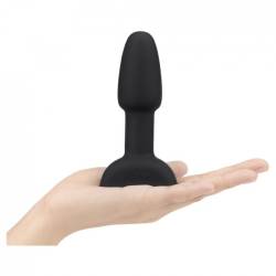 b-Vibe Rimming Petite en la palma de la mano, comparación de tamaño