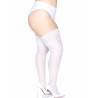 Medias Leg Avenue Clara blancas talla grande, de lado con zapatos blancos