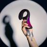 LELO ENIGMA Cruise negro sostenido en la mano