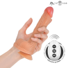 Dildo Mr Intense Brosnan en la mano junto al mando