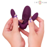 Vibrador Sandra de silicona flexible abierto con las manos