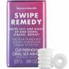 Lata Swipe Remedy con una pila de caramelos