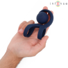 Intense Tyson anillo vibrador con bola, sostenido en la mano