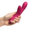 Vibrador Hera fucsia en la mano