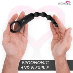 Moressa Ronie flexible en las manos