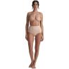 Modelo con copas Bye Bra Rabbit en vista frontal