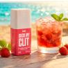 Gel INTT Suck My Clit de fresas silvestres junto a una bebida con fresas