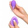 Fantasy For Her huevo vibrador sostenido en la mano
