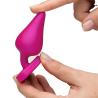 Plug ROMP Luster rosa entre los dedos
